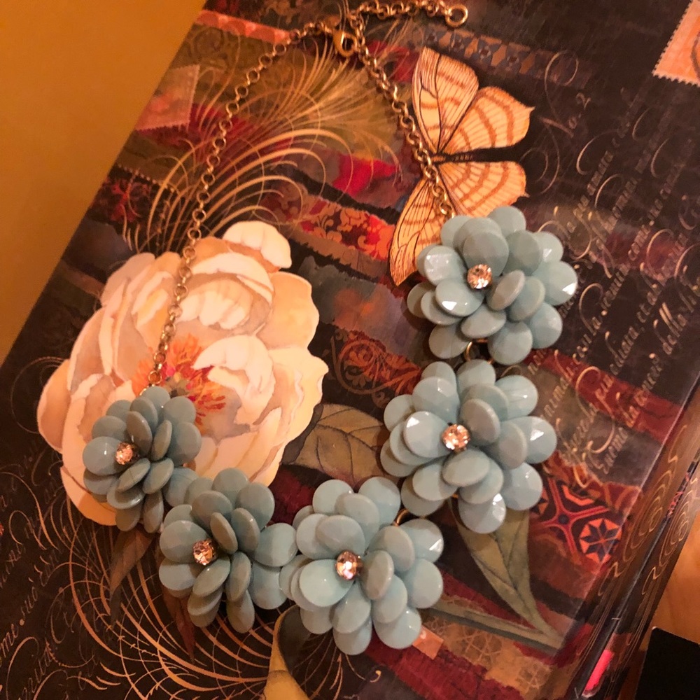 Turquoise 💰Floral Necklace!